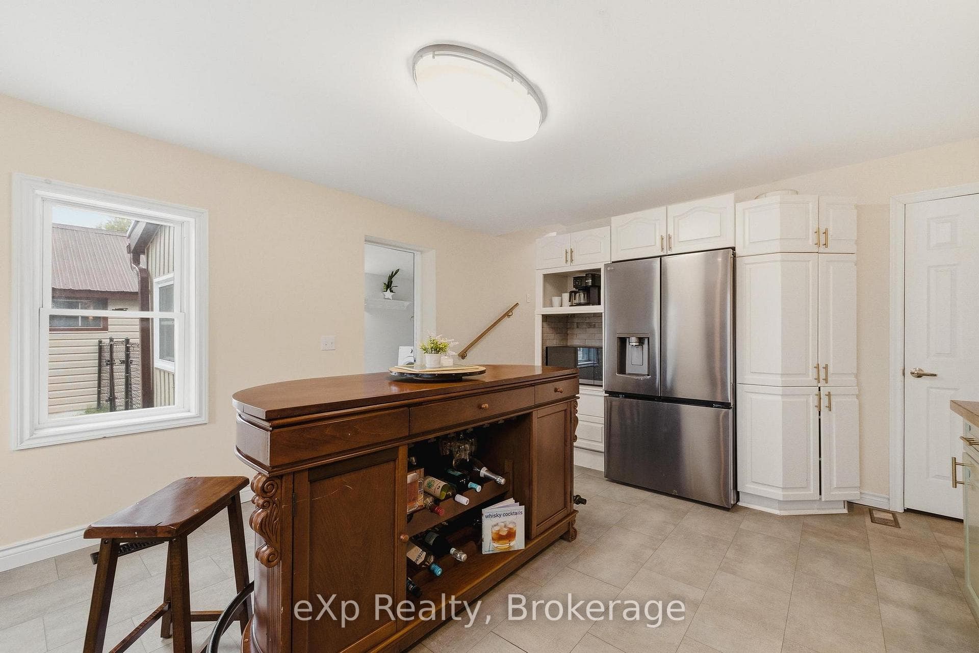 668 Garafraxa Street photo 7