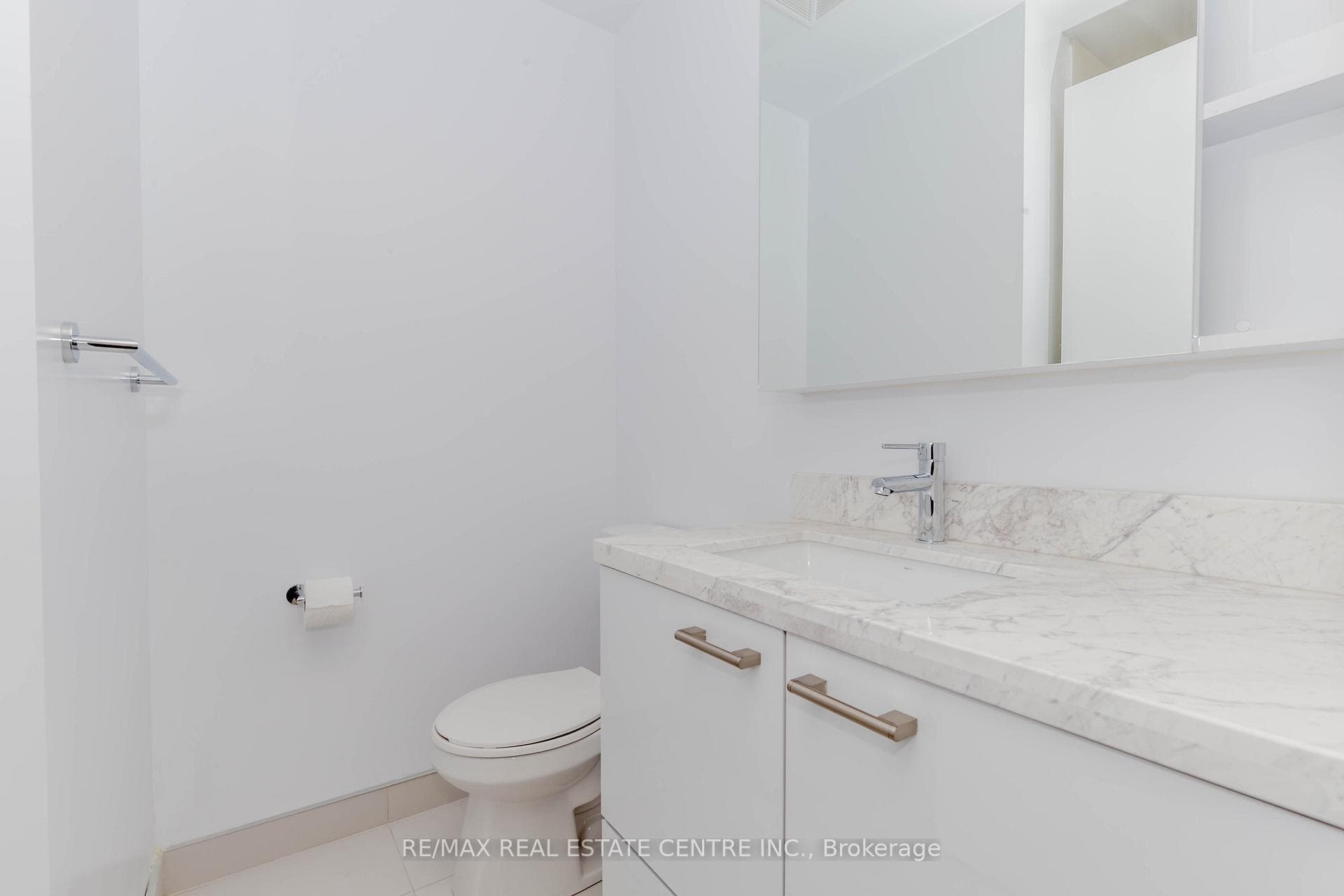 2221 Yonge Street Unit 3706 photo 13