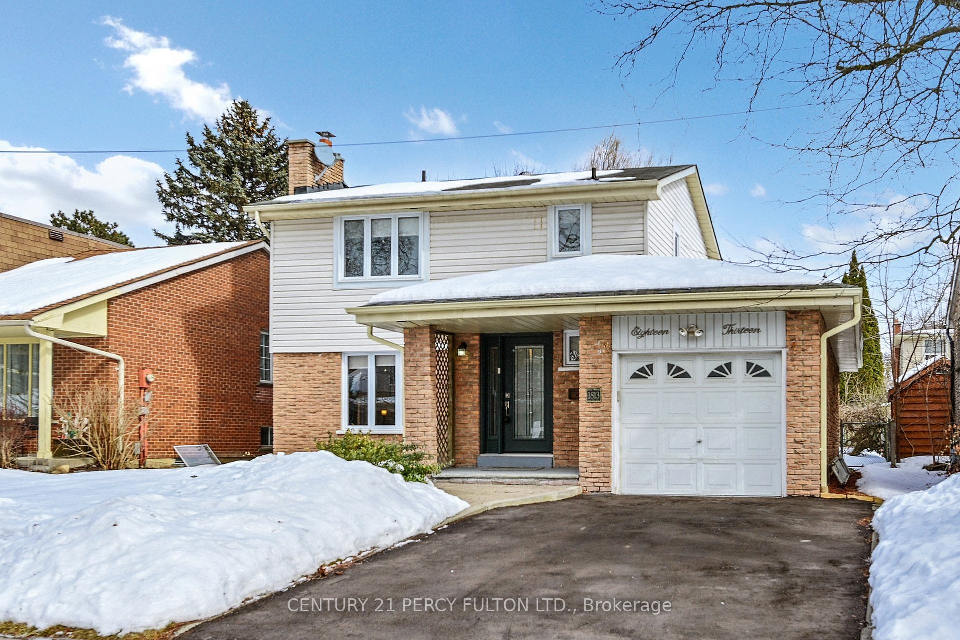 1813 Bronte Square photo 2