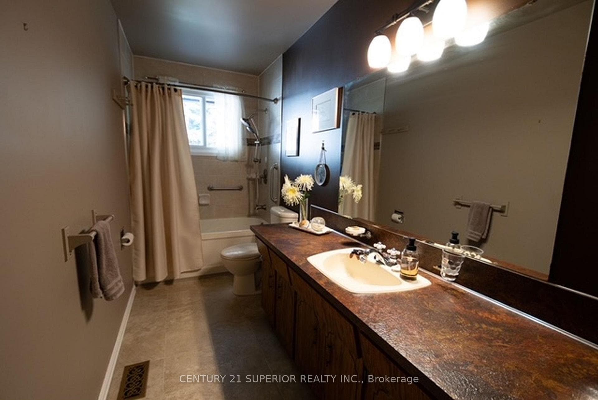 510 Ryerson Crescent photo 11