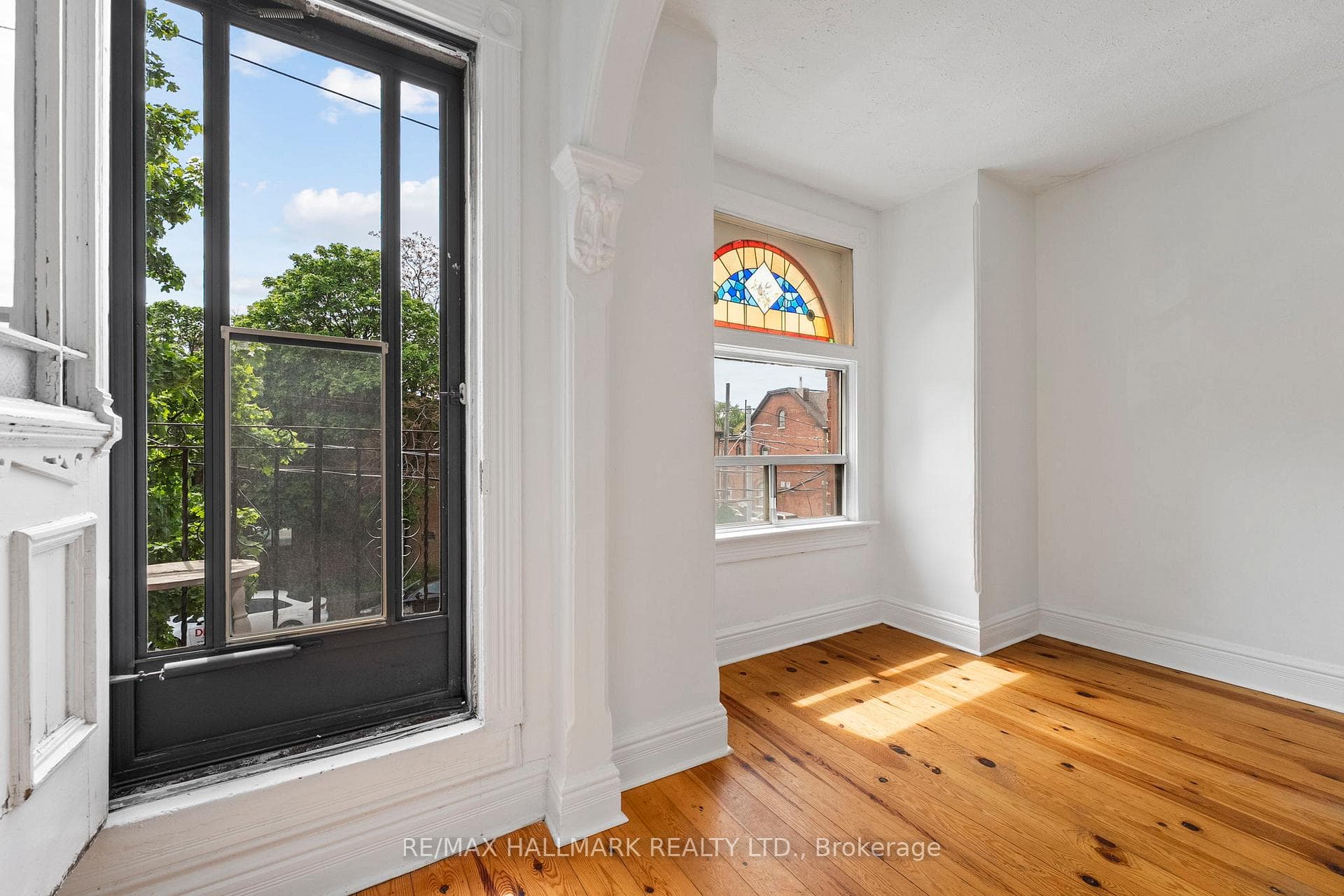 261 Ossington Avenue Unit 3 photo 16