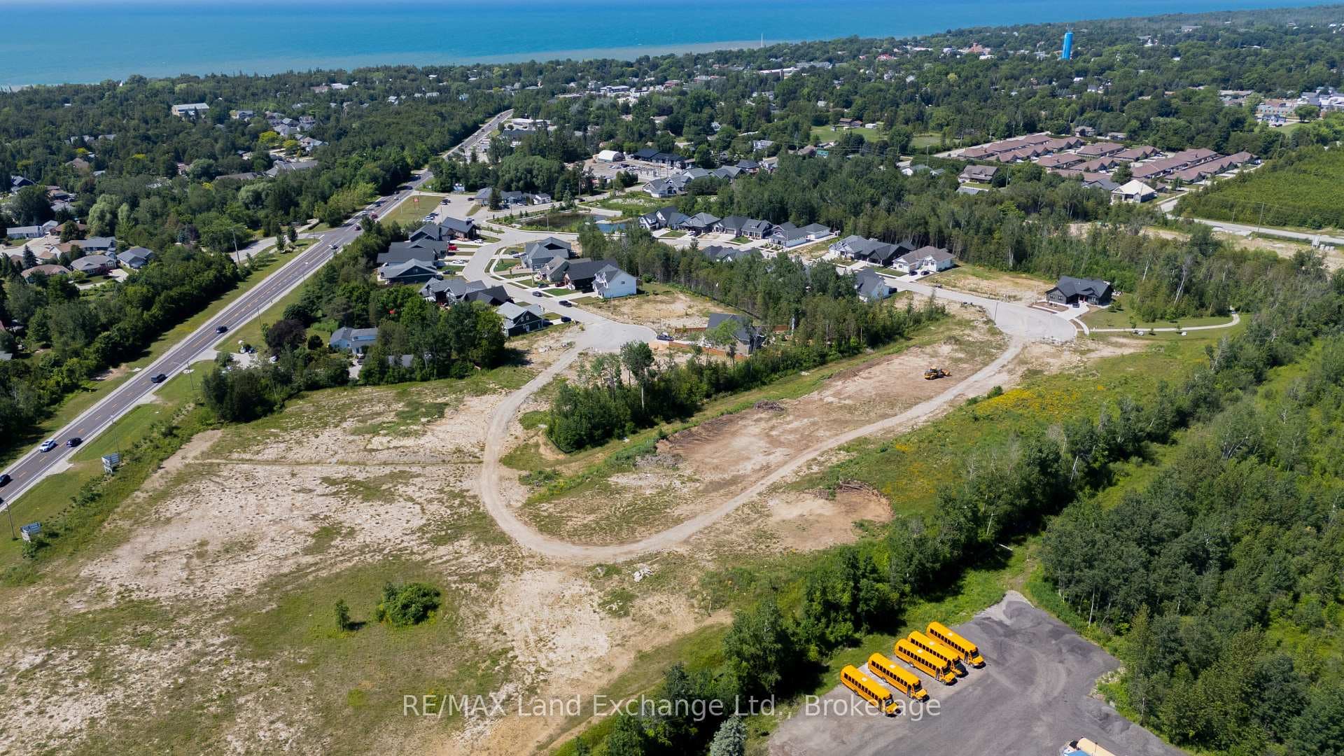 25 LAKEFOREST Drive photo 38