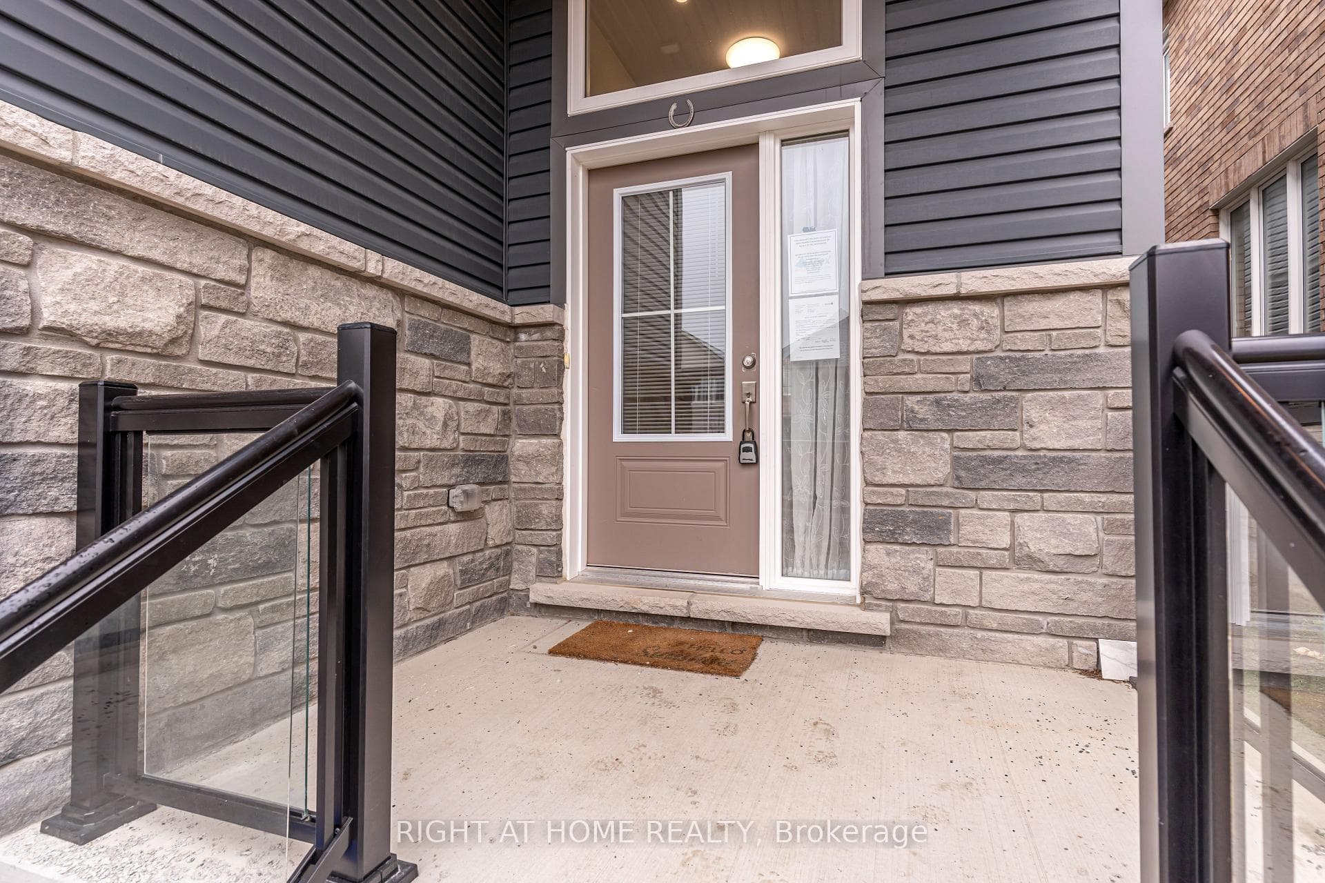 520 CLAYTON Avenue photo 3