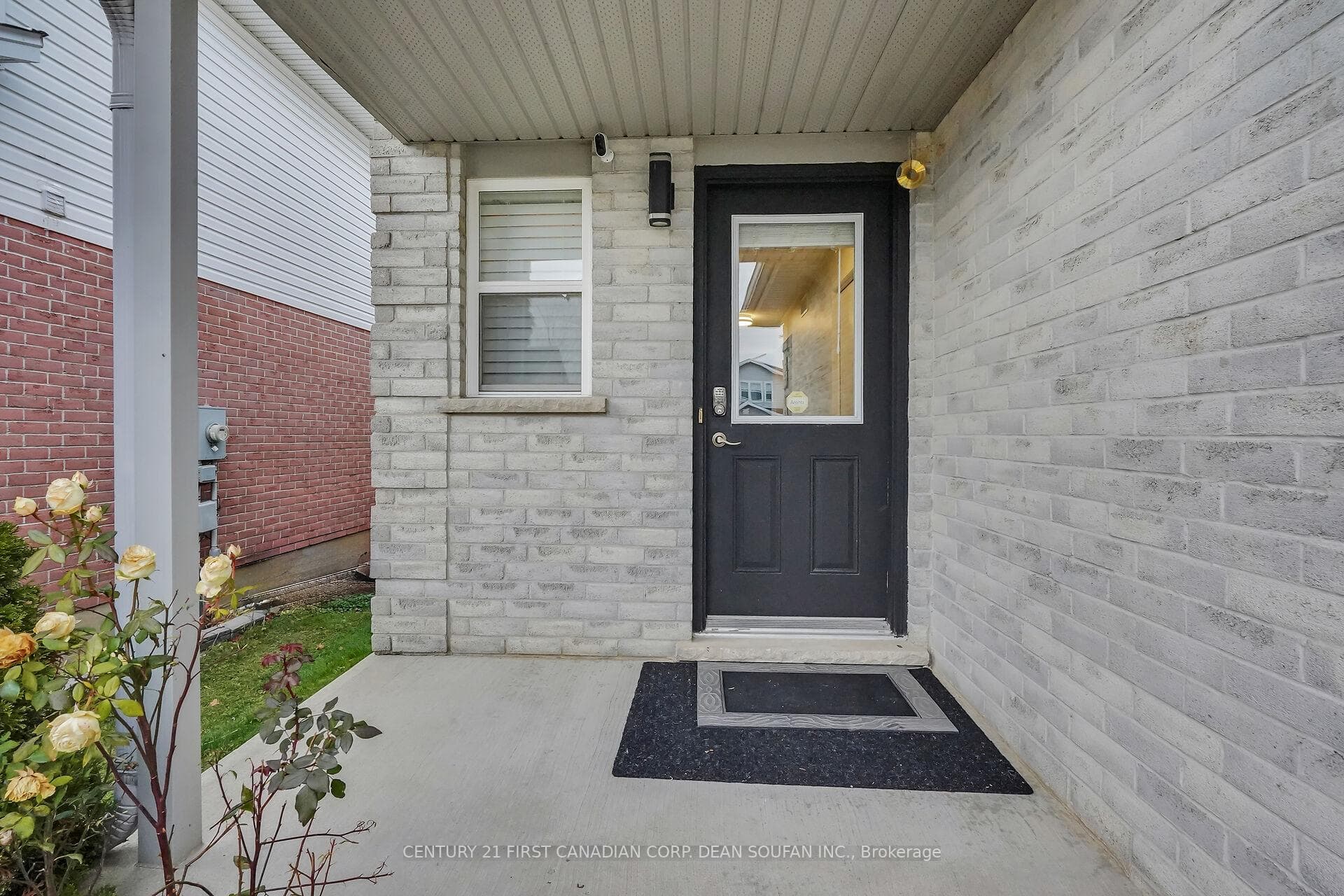 995 Kimball Crescent photo 4
