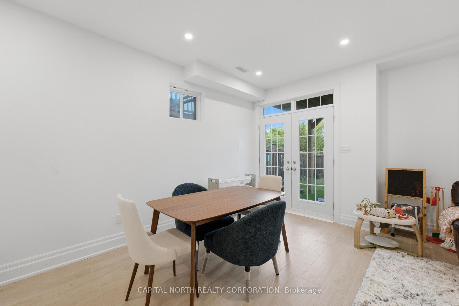 18 Alex Campbell Crescent photo 33
