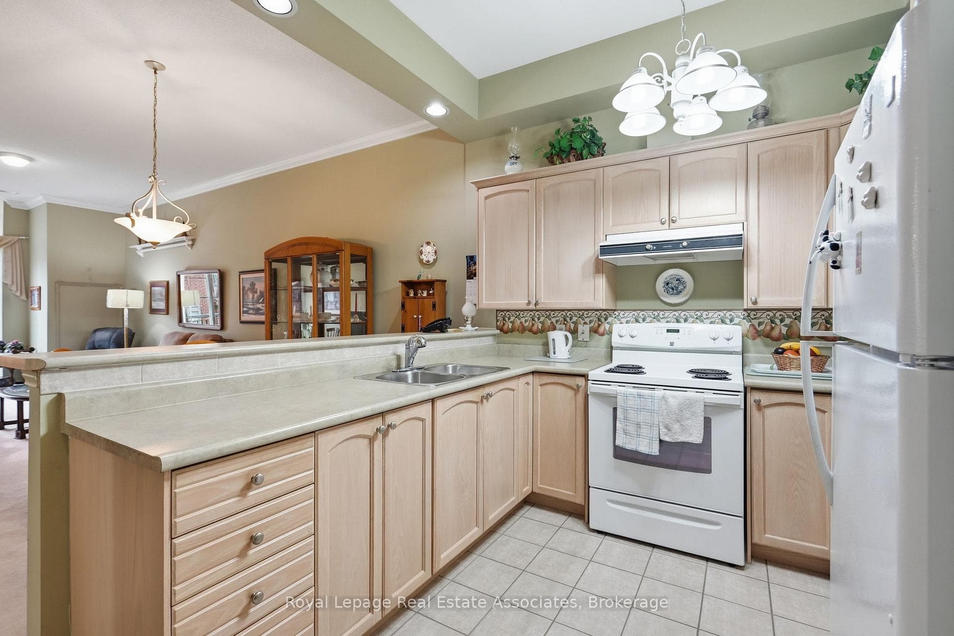 262 Dundas Street Unit 216 photo 6