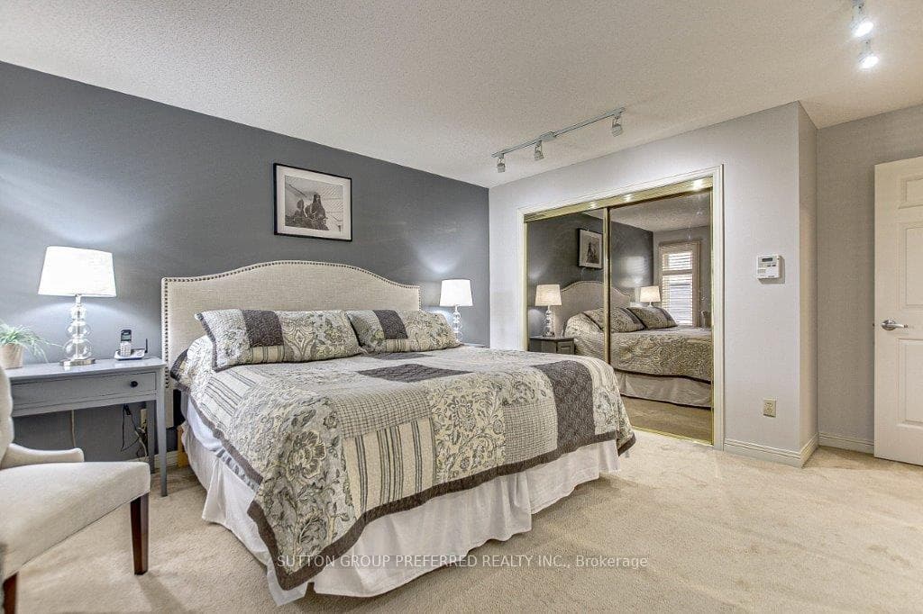46 Kanata Crescent photo 25
