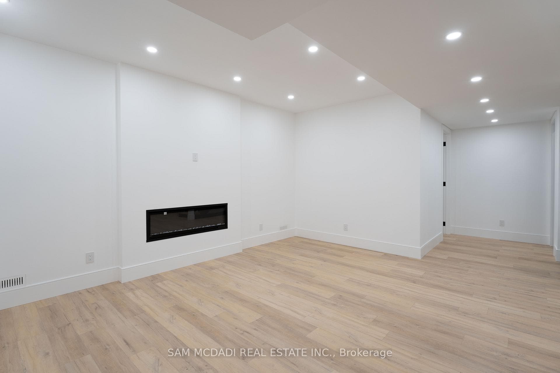 32 Swan Avenue photo 33