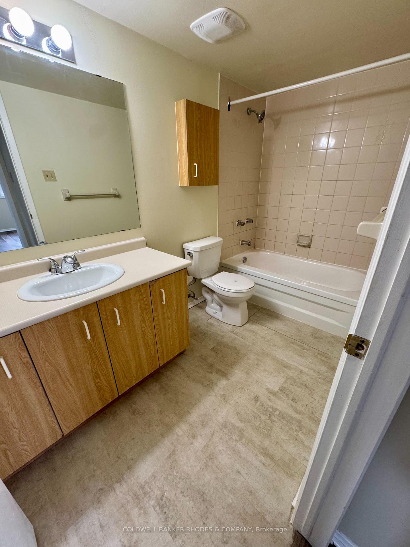 325 Centrum Boulevard Unit 302 photo 11