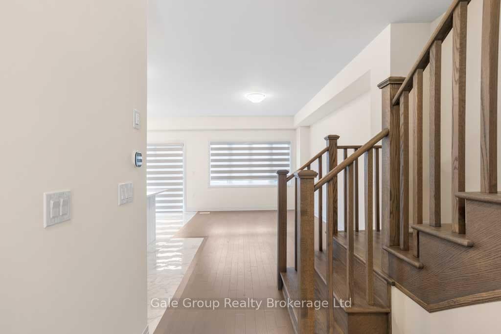 456 ADELAIDE Street photo 29
