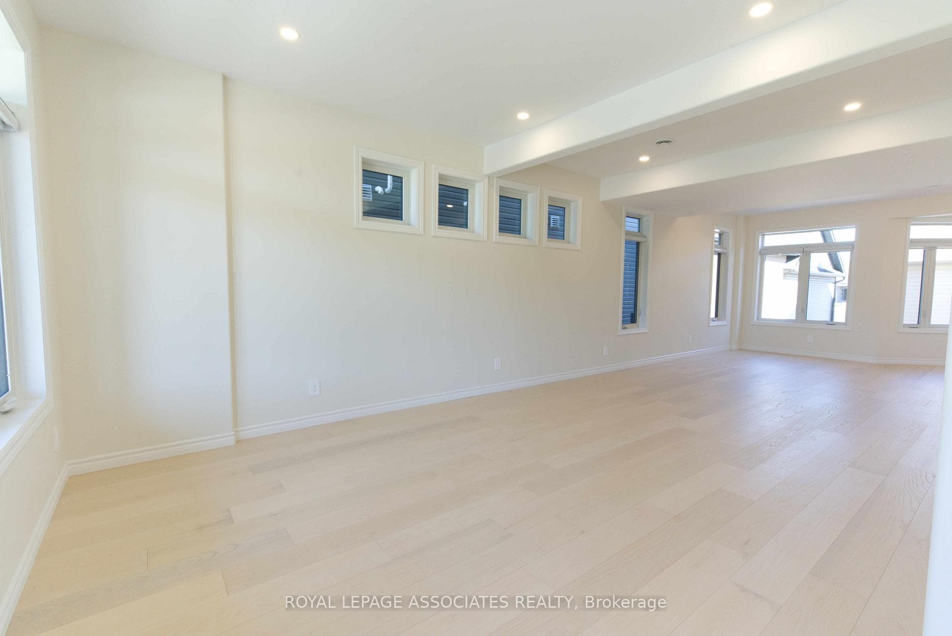 84 Riverstone Way photo 2