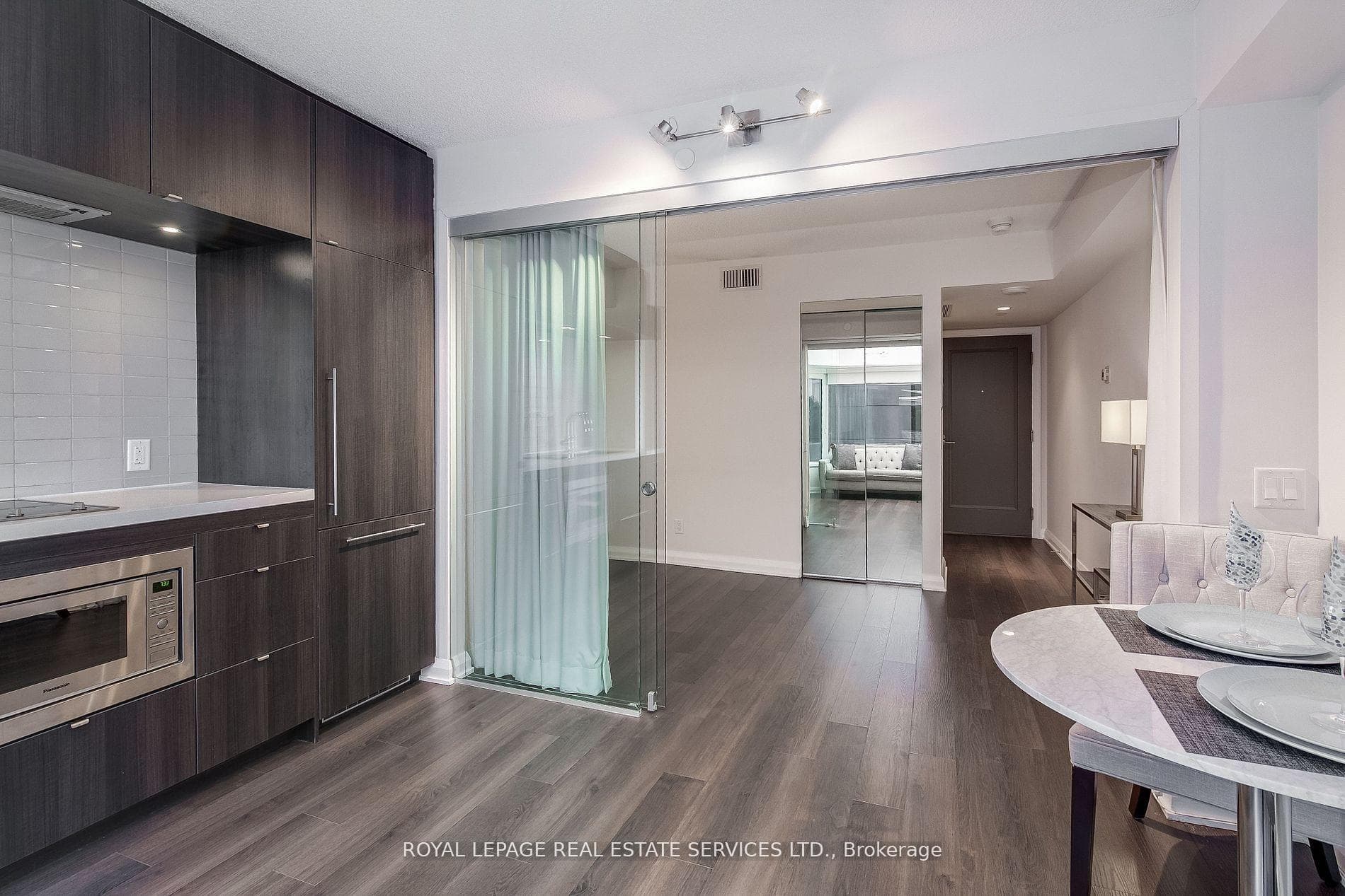 155 Yorkville Avenue Unit 1105 photo 5