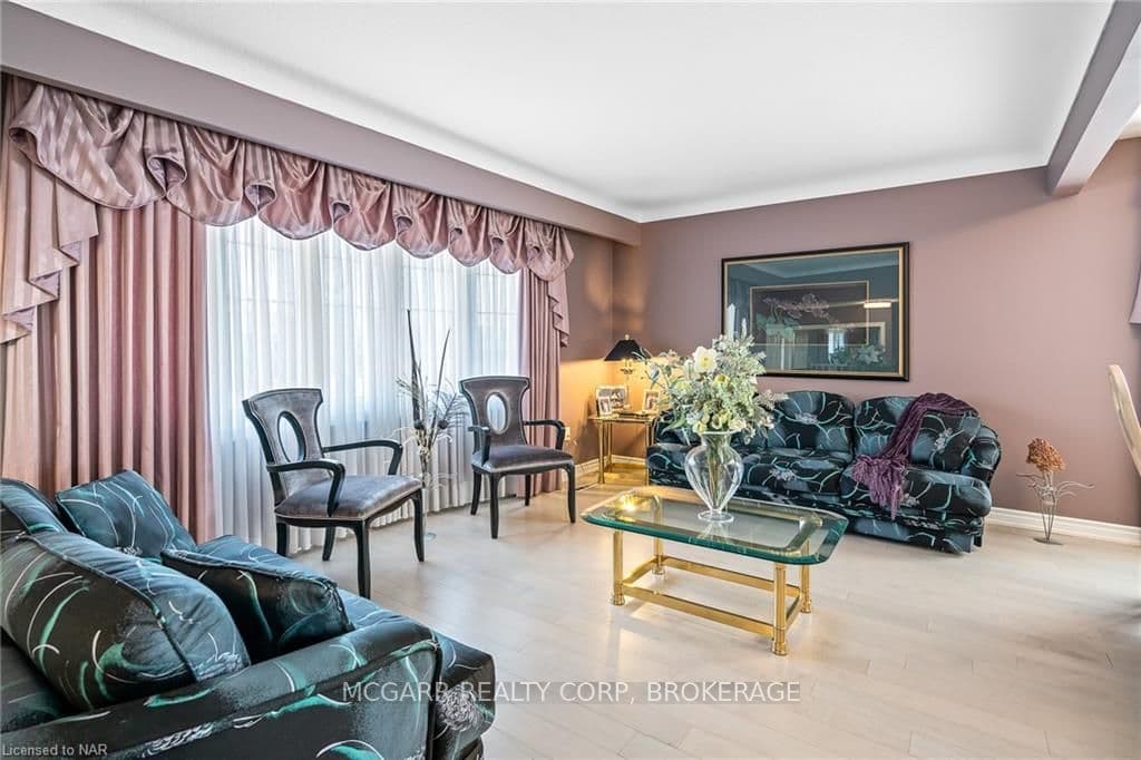 84 ALEXANDRA Boulevard photo 16