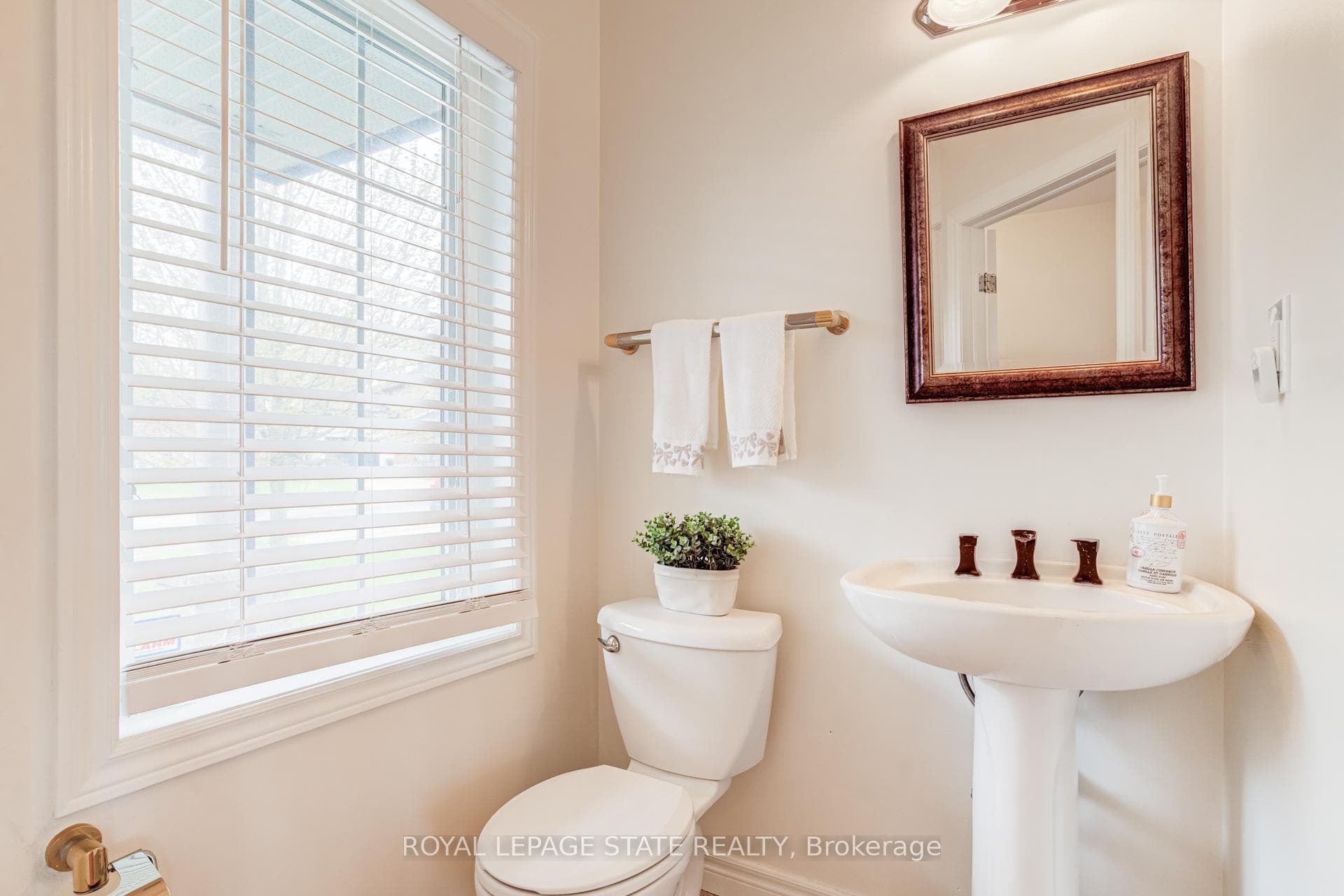 67 Newcombe Road photo 25
