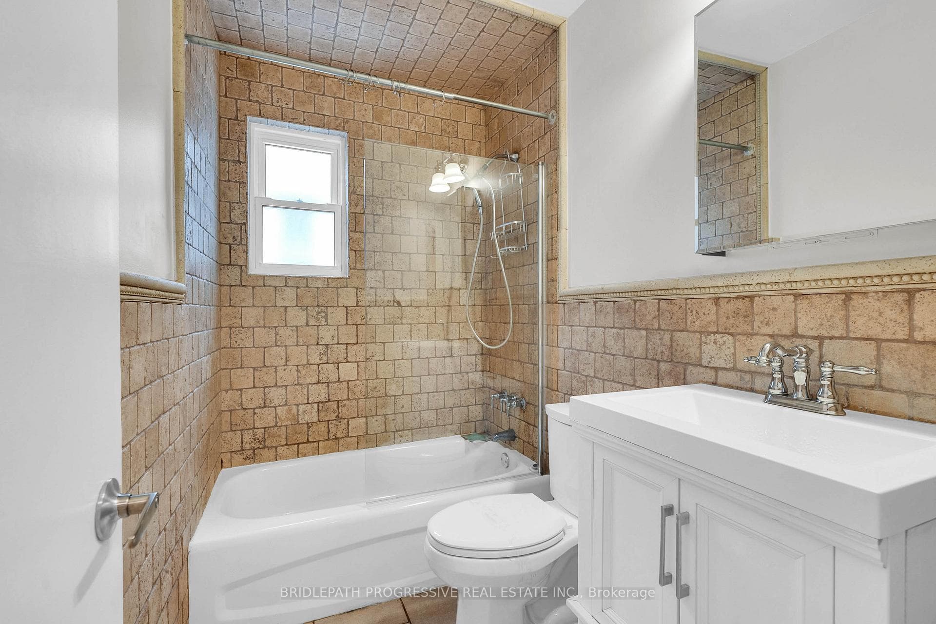 1898 Avenue Road Unit A photo 12
