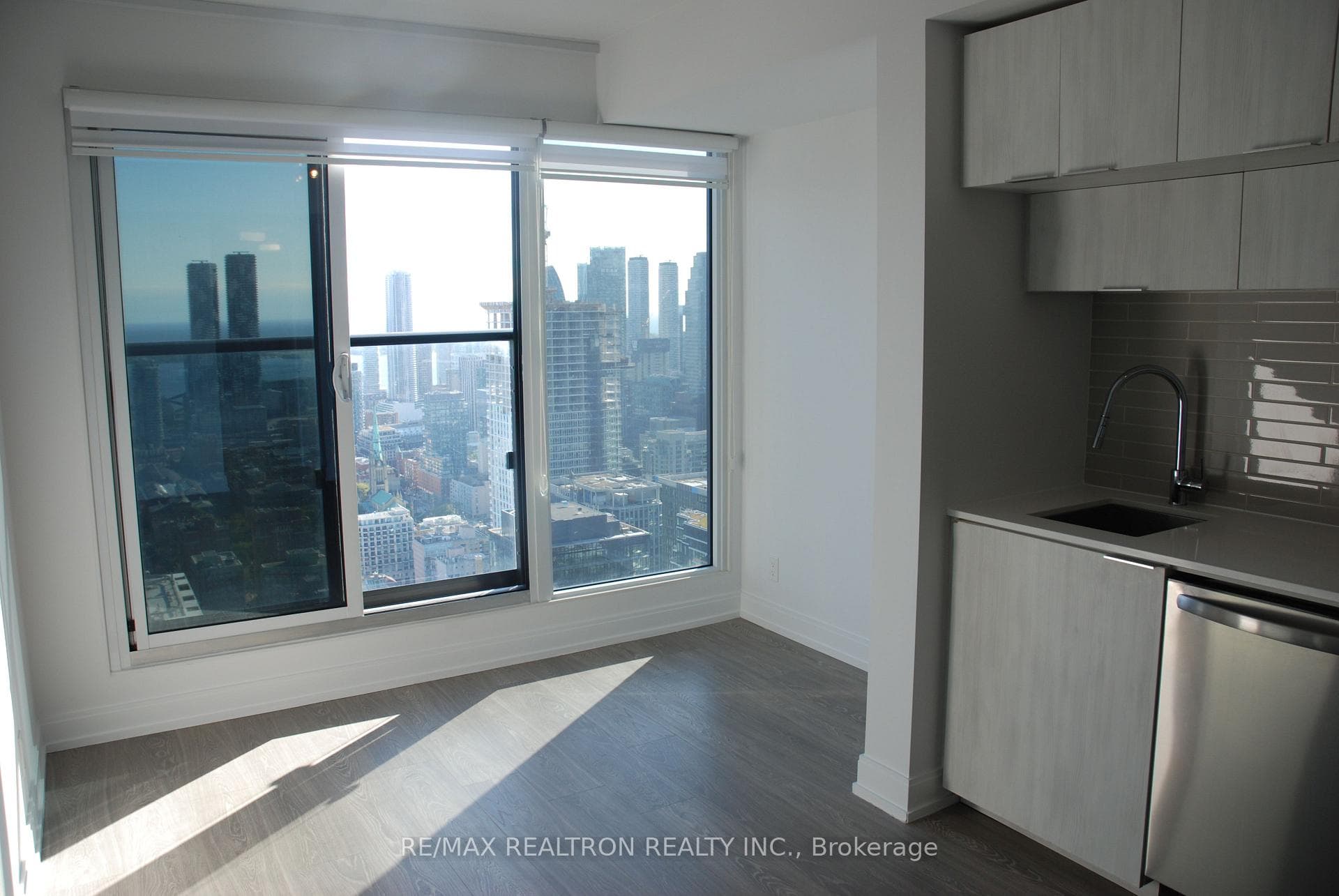 181 Dundas Street Unit 5508 photo 3