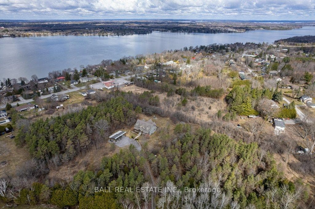 1069 Maria Street photo 40