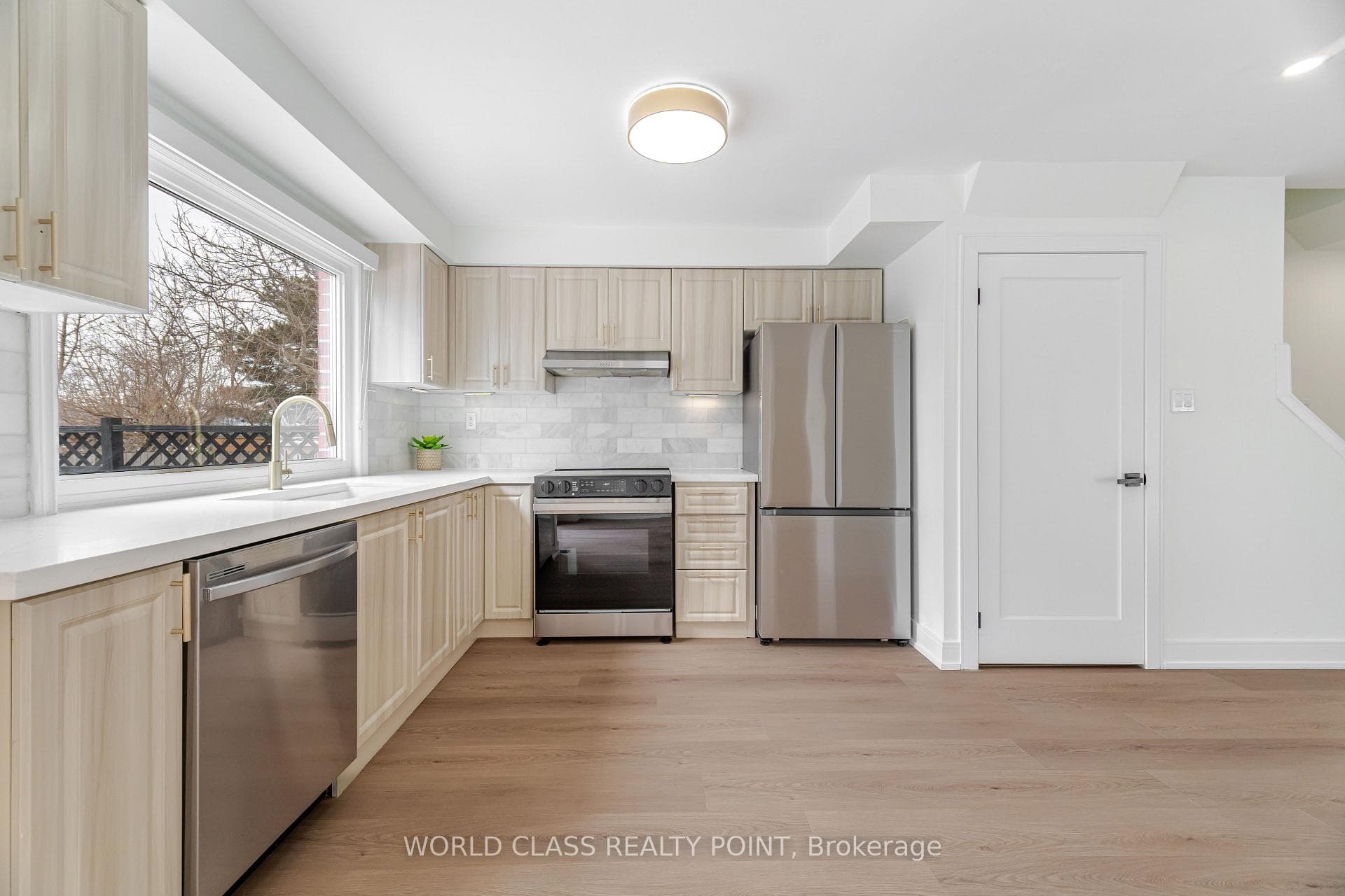 290 Woodlawn Crescent photo 13