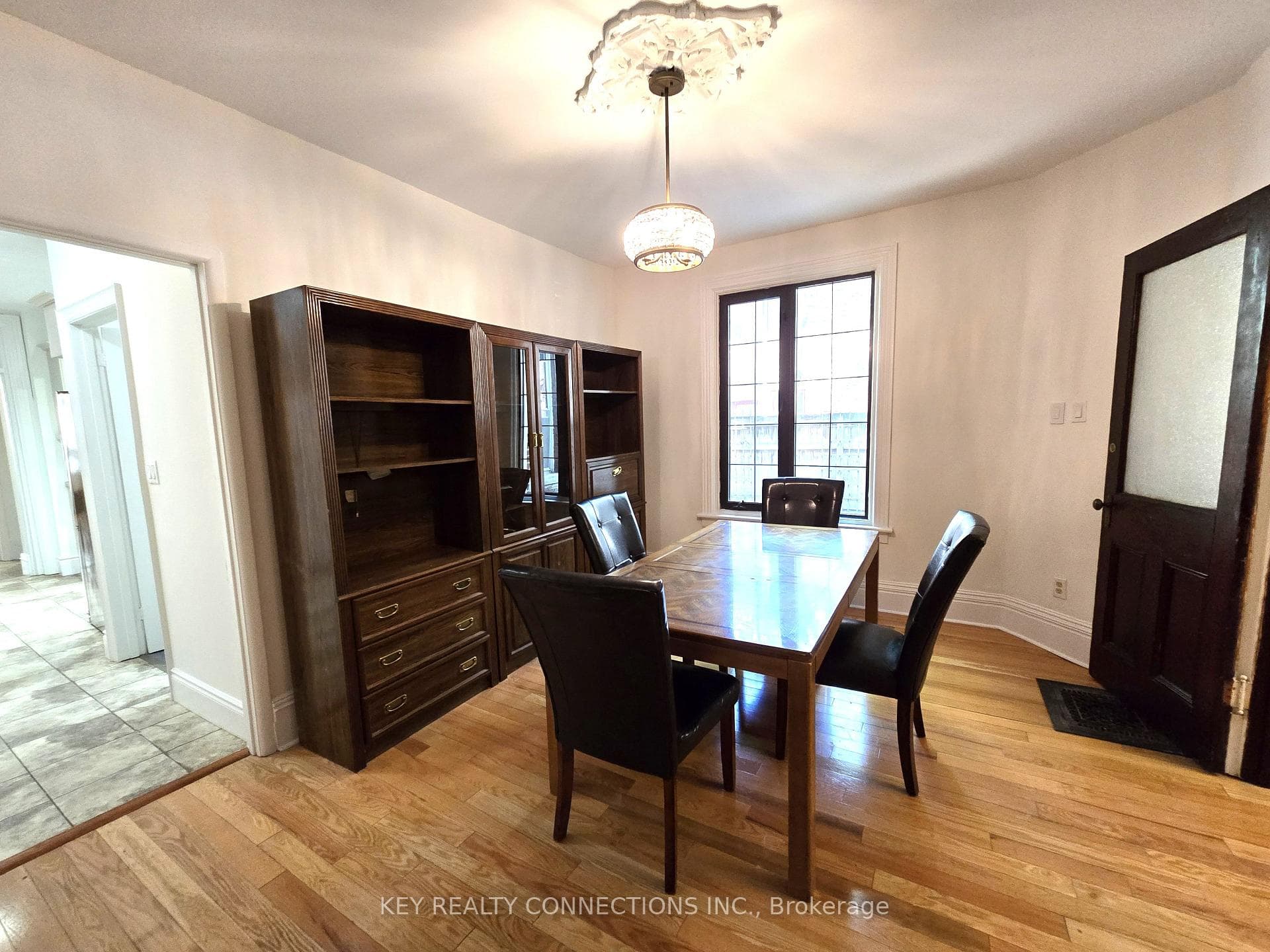 Min floor dining room