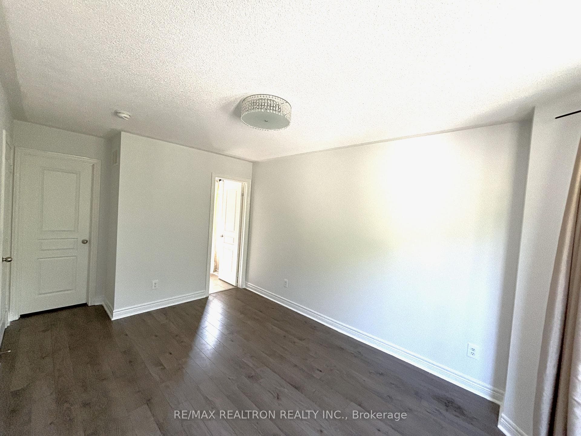 511 William Forster Road photo 26