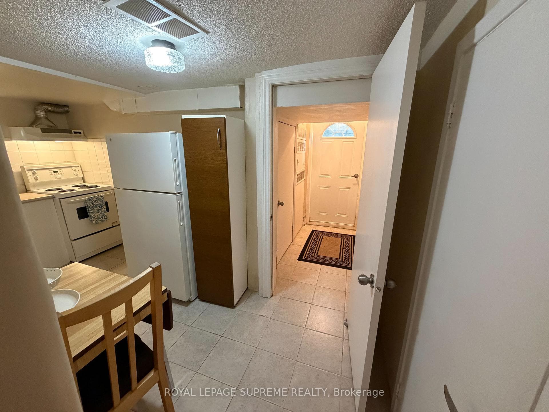 1074 Briar Hill Avenue Unit Bsmt photo 3