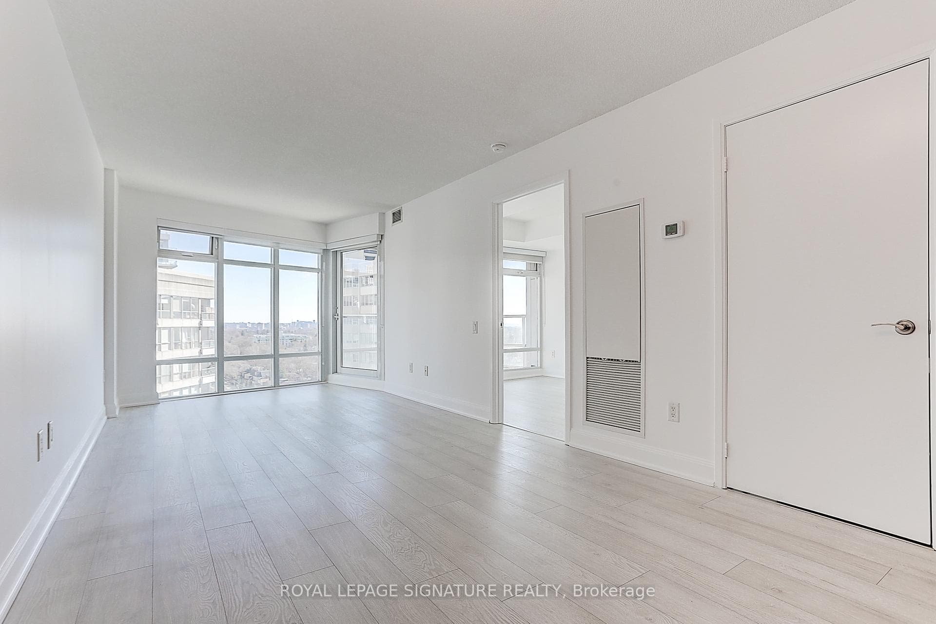2181 Yonge Street Unit 1601 photo 6