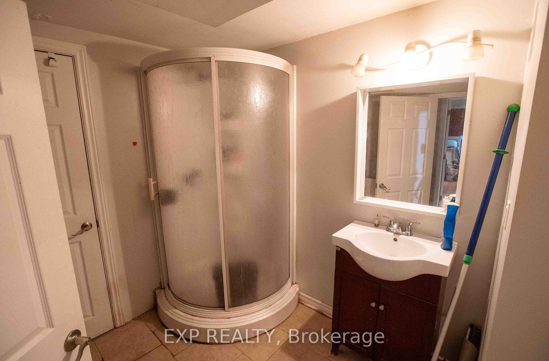 1108 Grenoble Crescent photo 20