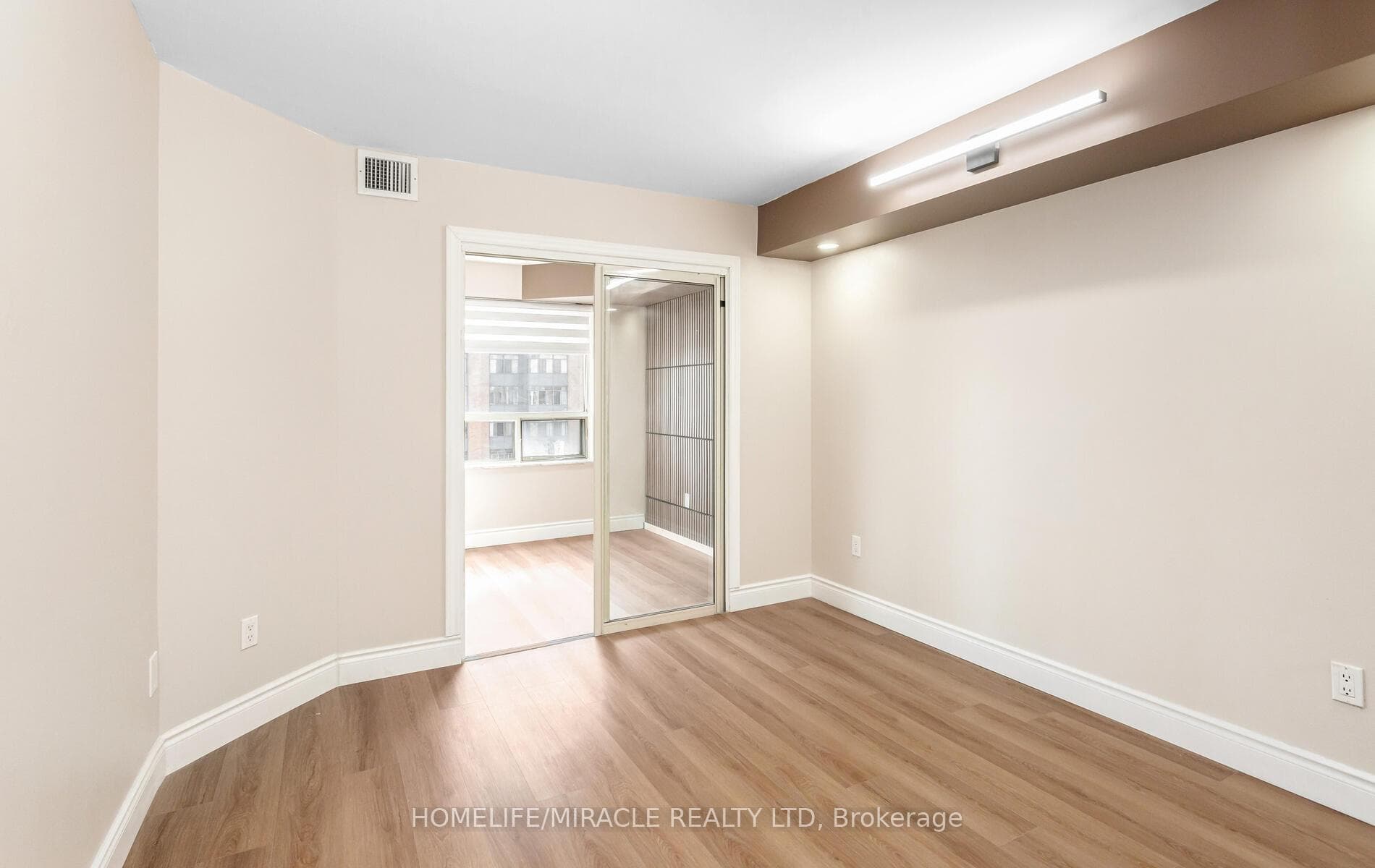 325 Webb Drive Unit 811 photo 13