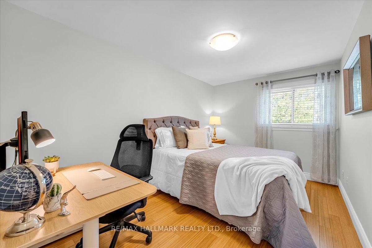370 Dunlop Crescent photo 25