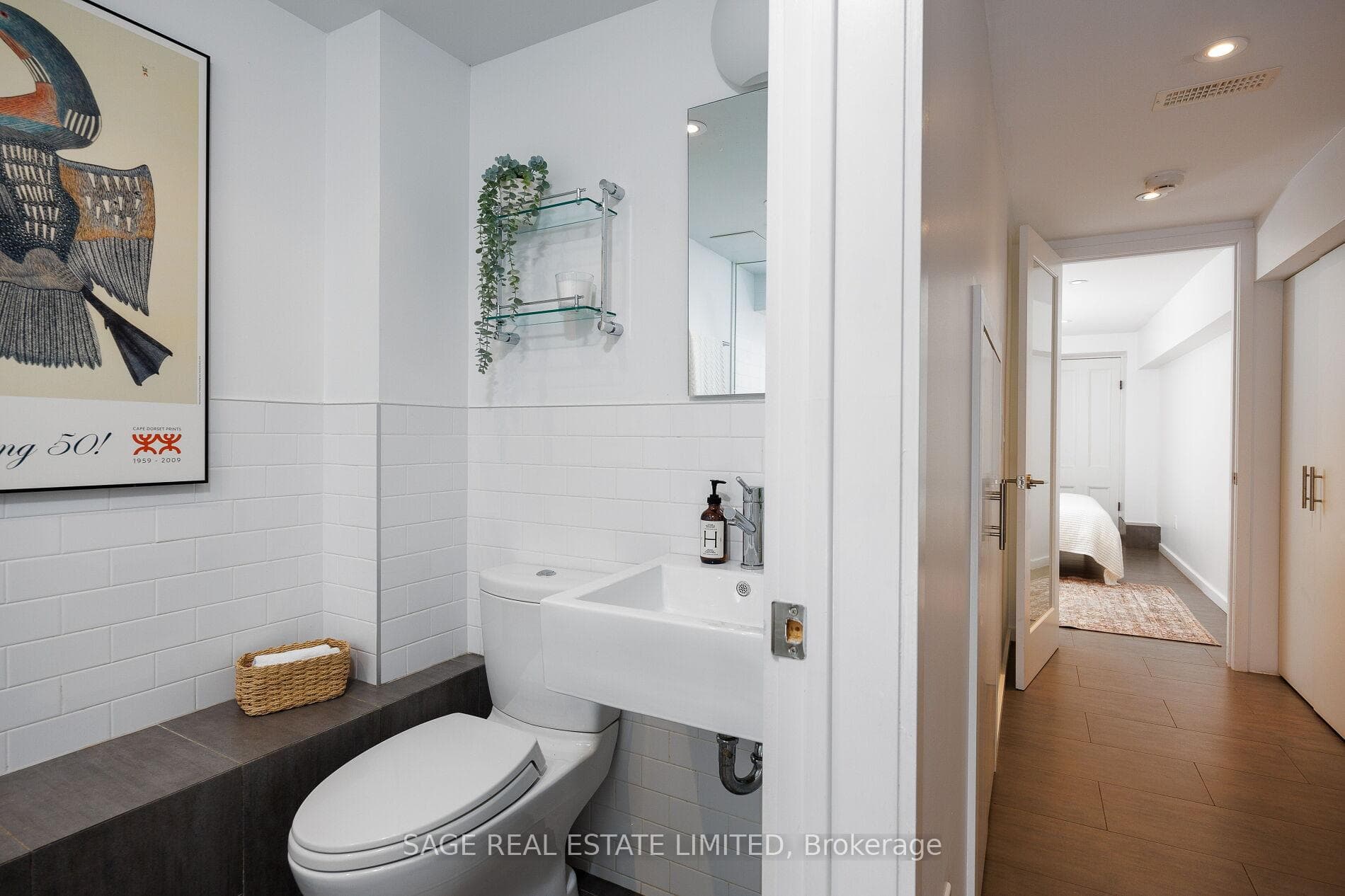 566 Dovercourt Road photo 32