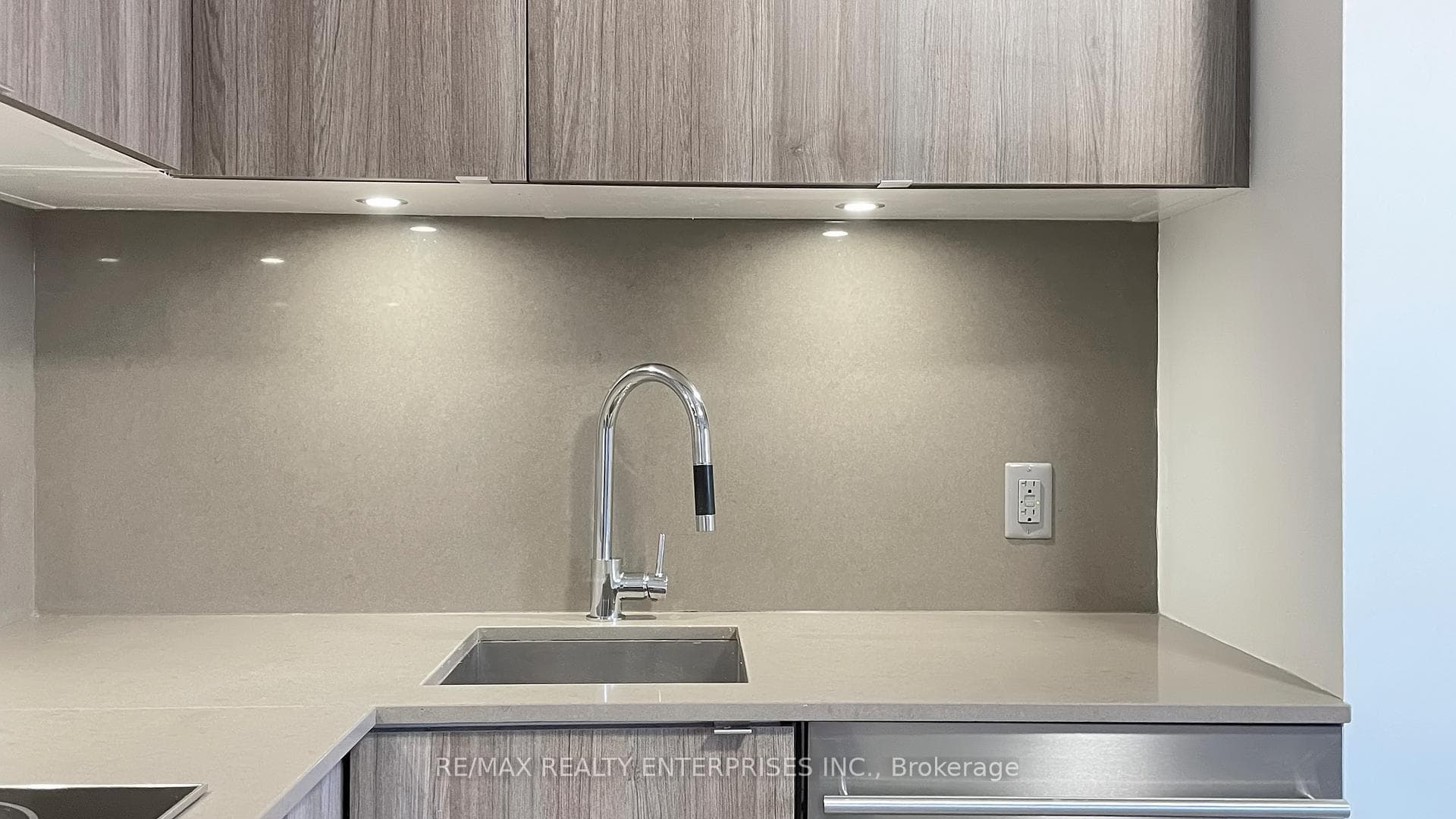 125 Peter Street Unit 1301 photo 14