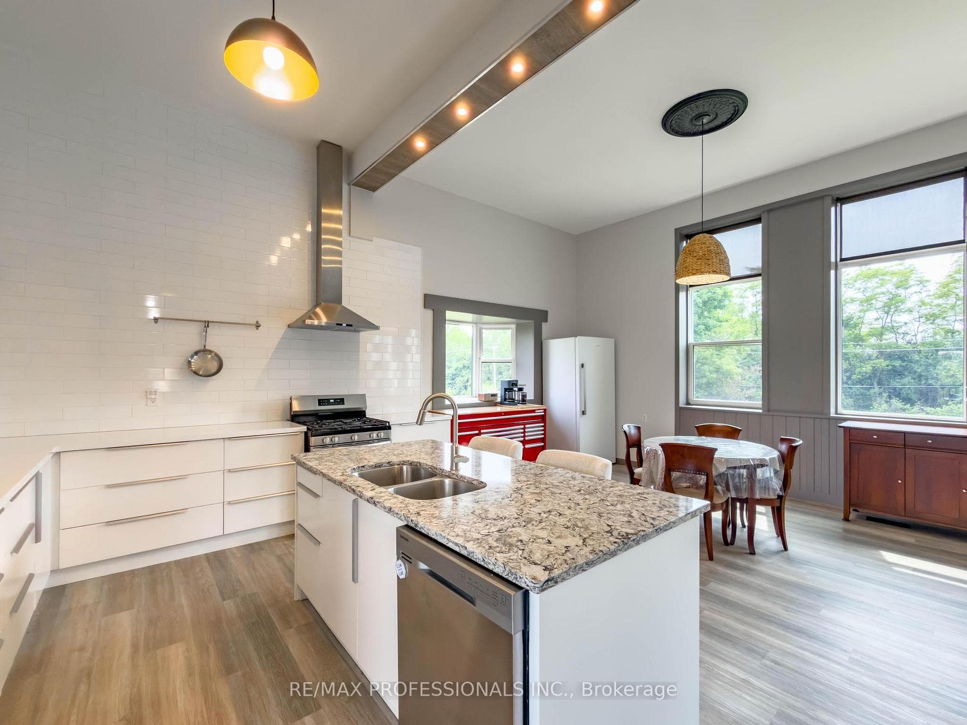 1744 Ridgemount Road photo 14