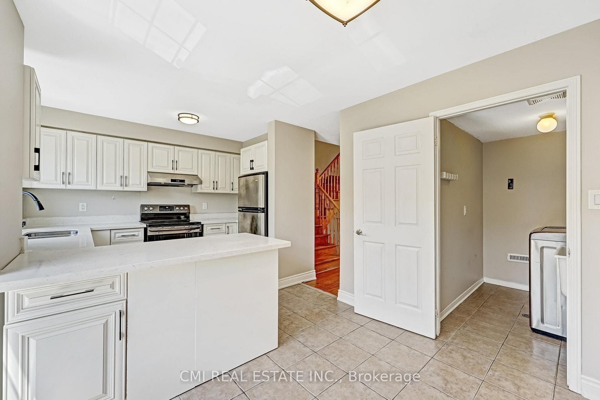 21 Axelrod Avenue photo 16