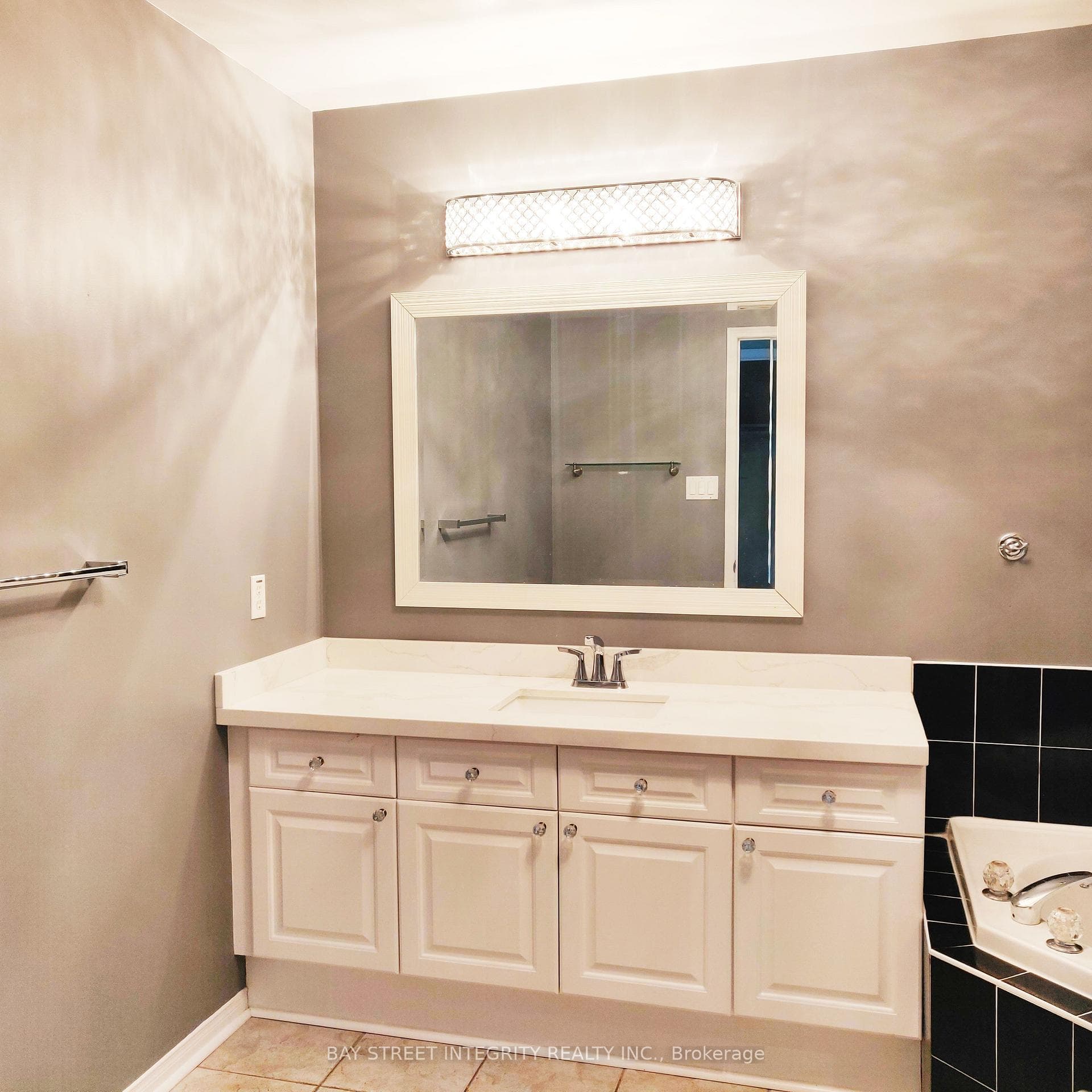 2054 Glenhampton Road photo 14