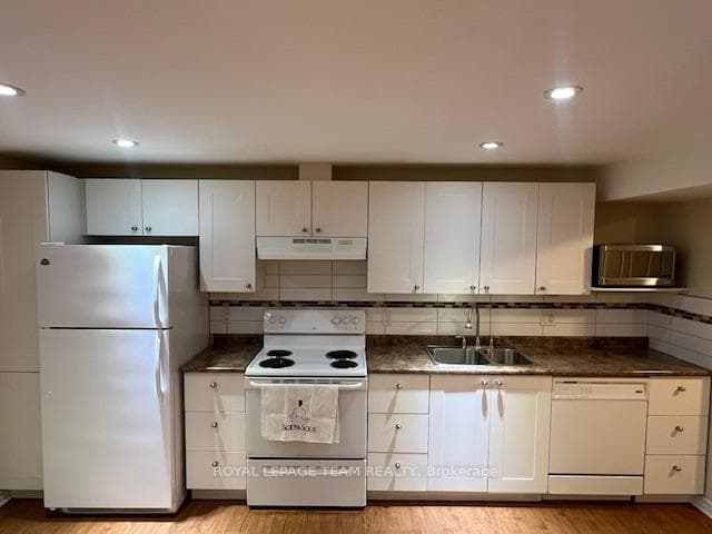 685 Everlasting Crescent Unit B photo 6