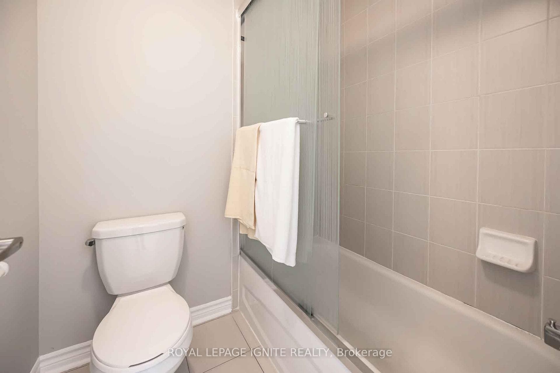 95 McRoberts Crescent photo 26