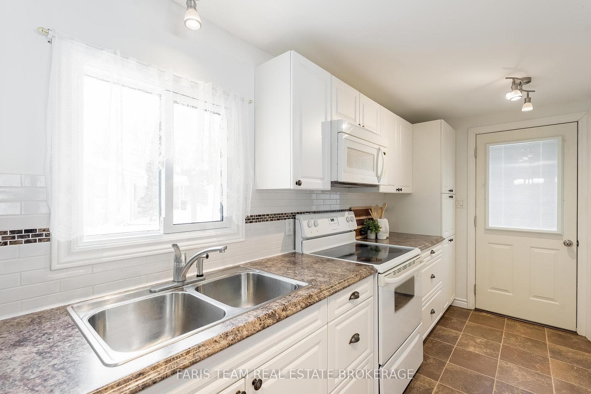 25 Recreation Drive photo 6