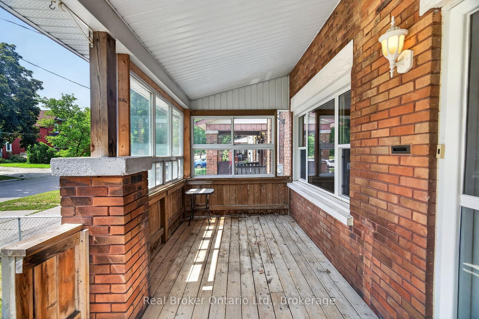 2 Herlan Avenue photo 7