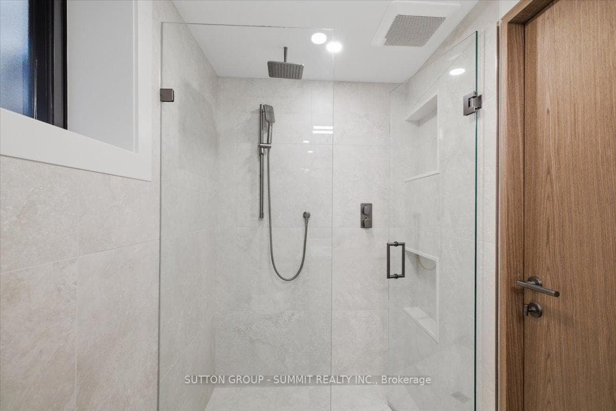 160 Allan Street photo 25