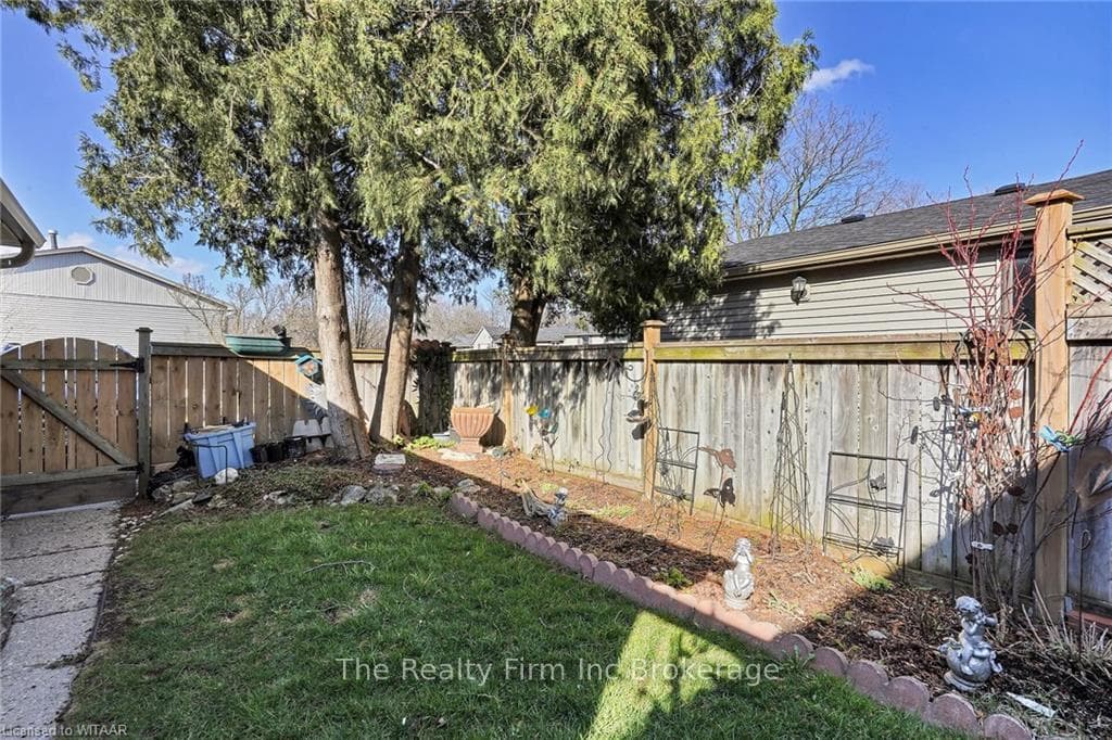 814 BERKSHIRE Drive photo 34
