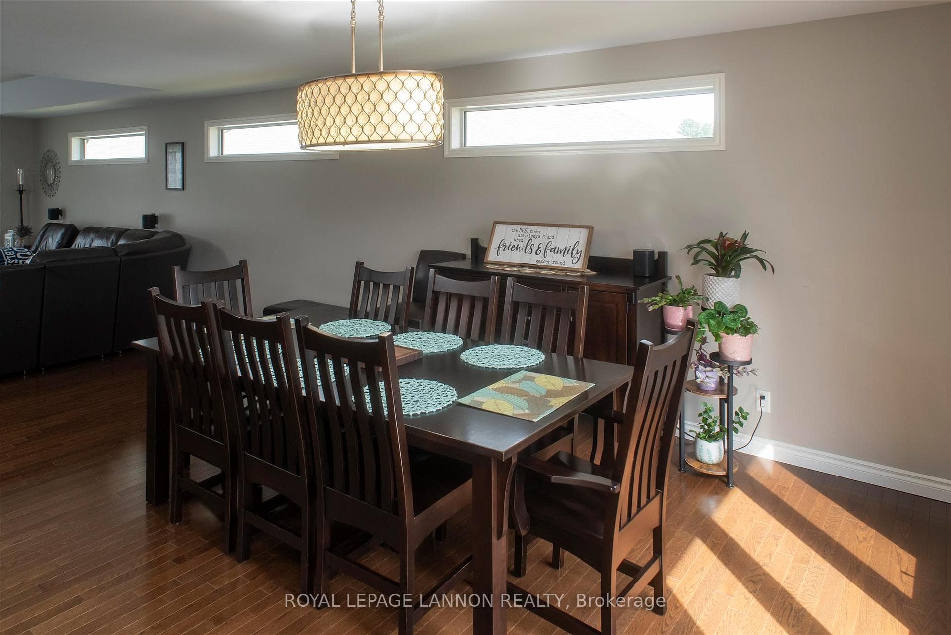 105 Bobcat Avenue photo 4