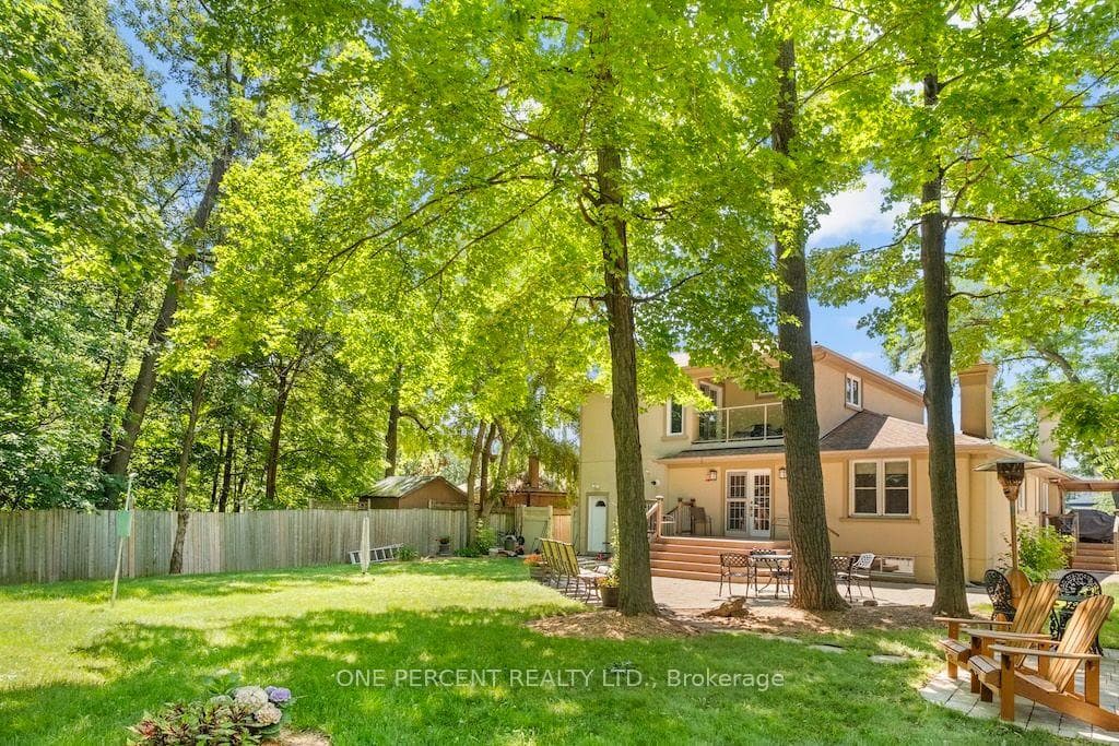 583 Stephens Crescent photo 34