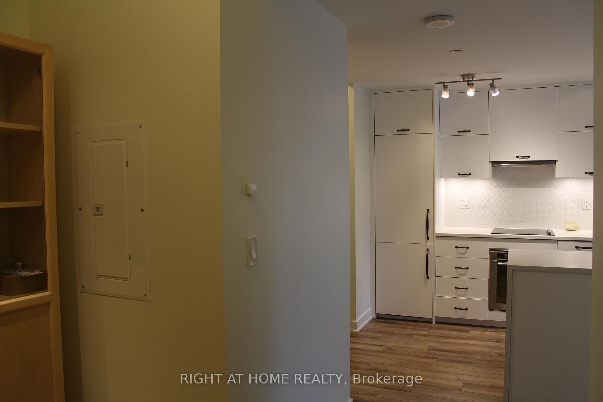 106 Dovercourt Road Unit 702 photo 8