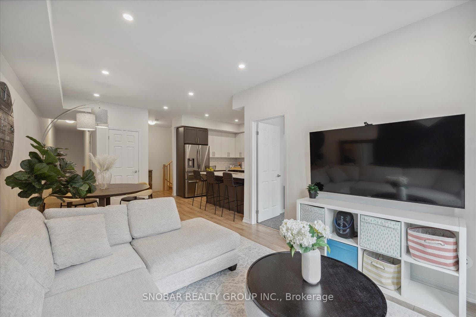 20 Woodstream Drive Unit 6 photo 5
