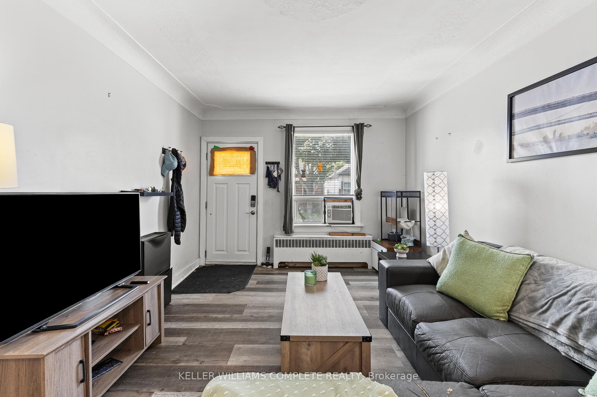 20 AGNES Street photo 7