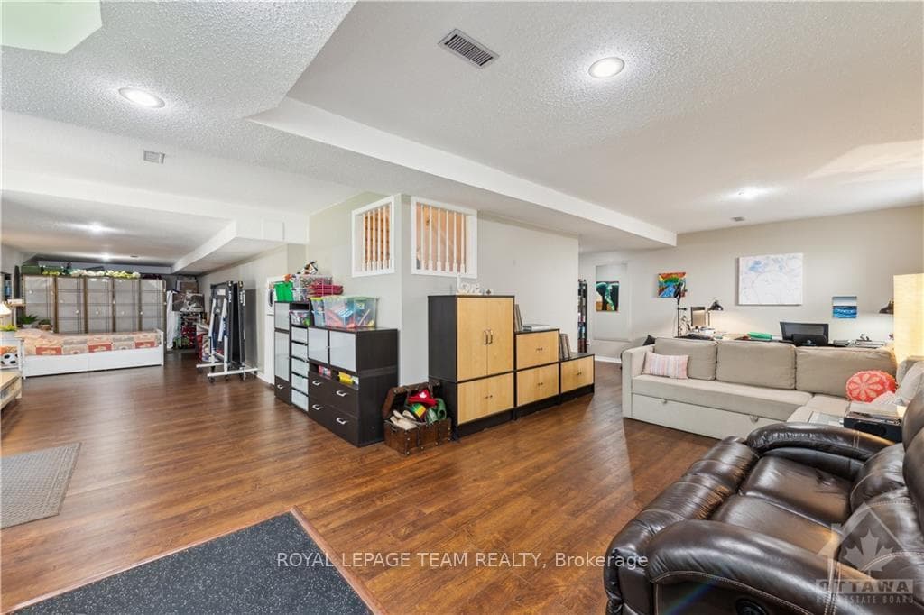 33 CARIBOU Avenue photo 23