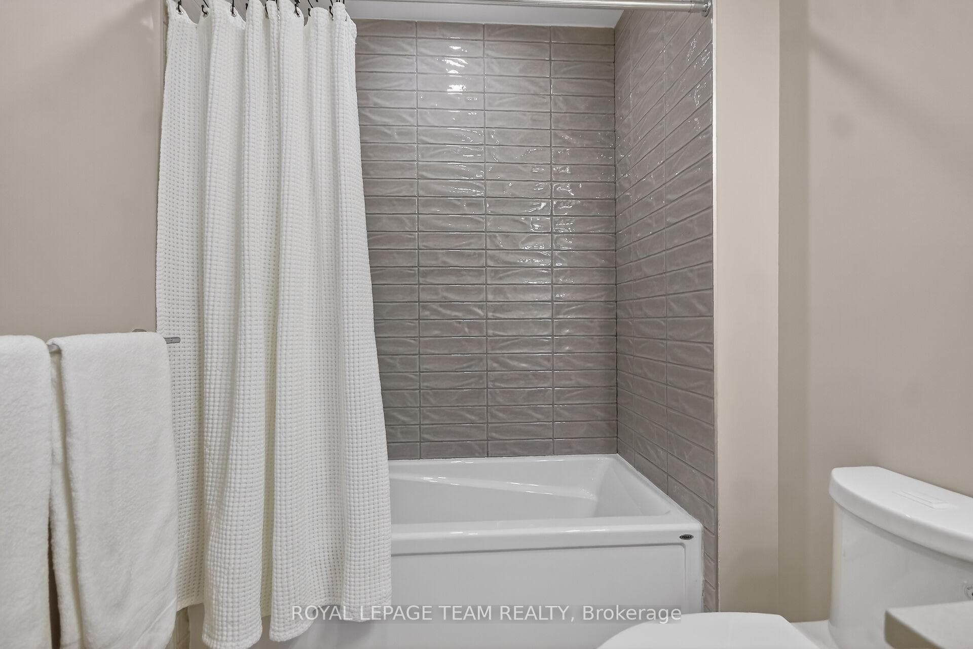 Lower level 4 piece bath