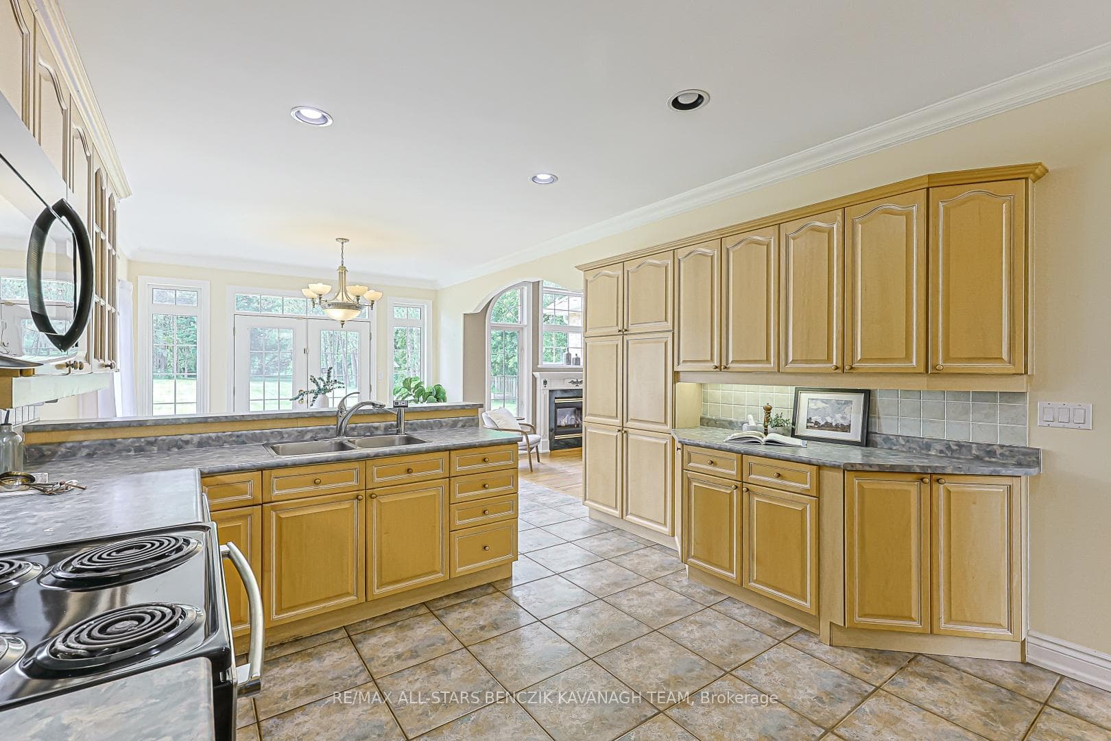 5633 Lakeshore Road photo 12