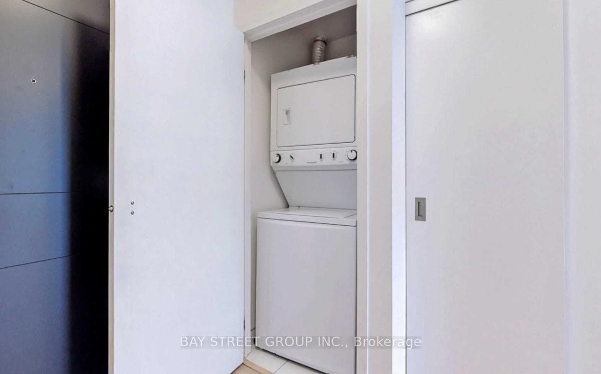 89 Dunfield Avenue Unit 410 photo 29
