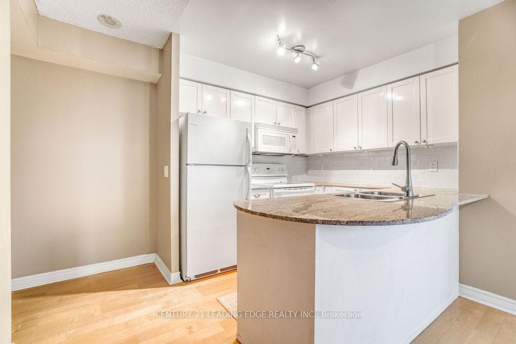 763 Bay Street Unit 2109 photo 19